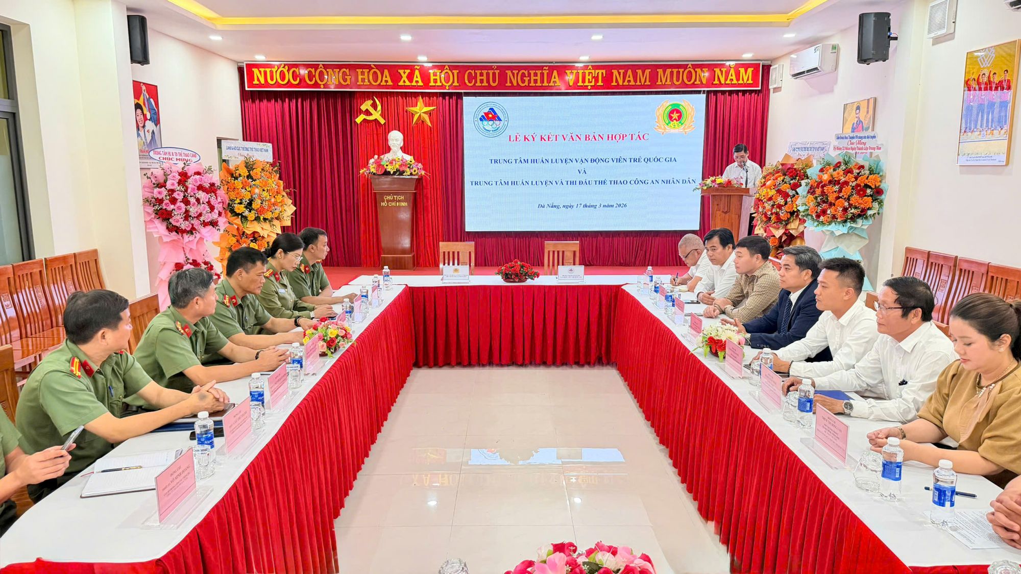Trung tâm HL VĐV trẻ quốc gia ký kết Biên bản ghi nhớ với Trung tâm HL&TĐ thể thao Công an Nhân dân. trung tam hl vdv tre quoc gia ky ket bien ban ghi nho voi trung tam hltd the thao cong an nhan dan