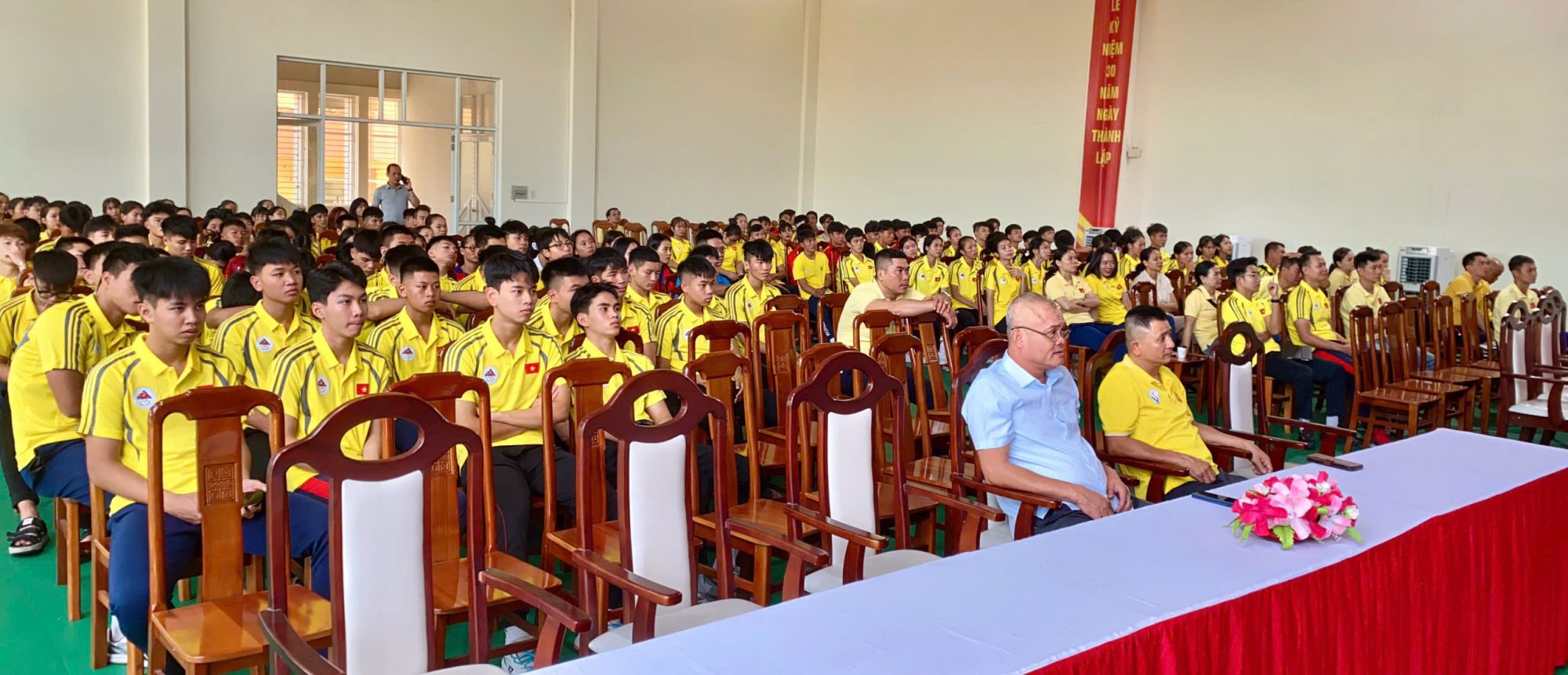 Trung tâm Huấn luyện VĐV trẻ quốc gia tổ chức cho Chuyên gia, HLV, VĐV xem truyền hình trực tiếp Lễ diễu binh, diễu hành Kỷ niệm 80 năm Cách mạng Tháng 8 và Quốc khánh 02/9. trung tam huan luyen vdv tre quoc gia to chuc cho chuyen gia hlv vdv xem truyen hinh truc tiep le dieu binh dieu hanh ky niem 80 nam cach mang thang 8 va quoc khanh 029