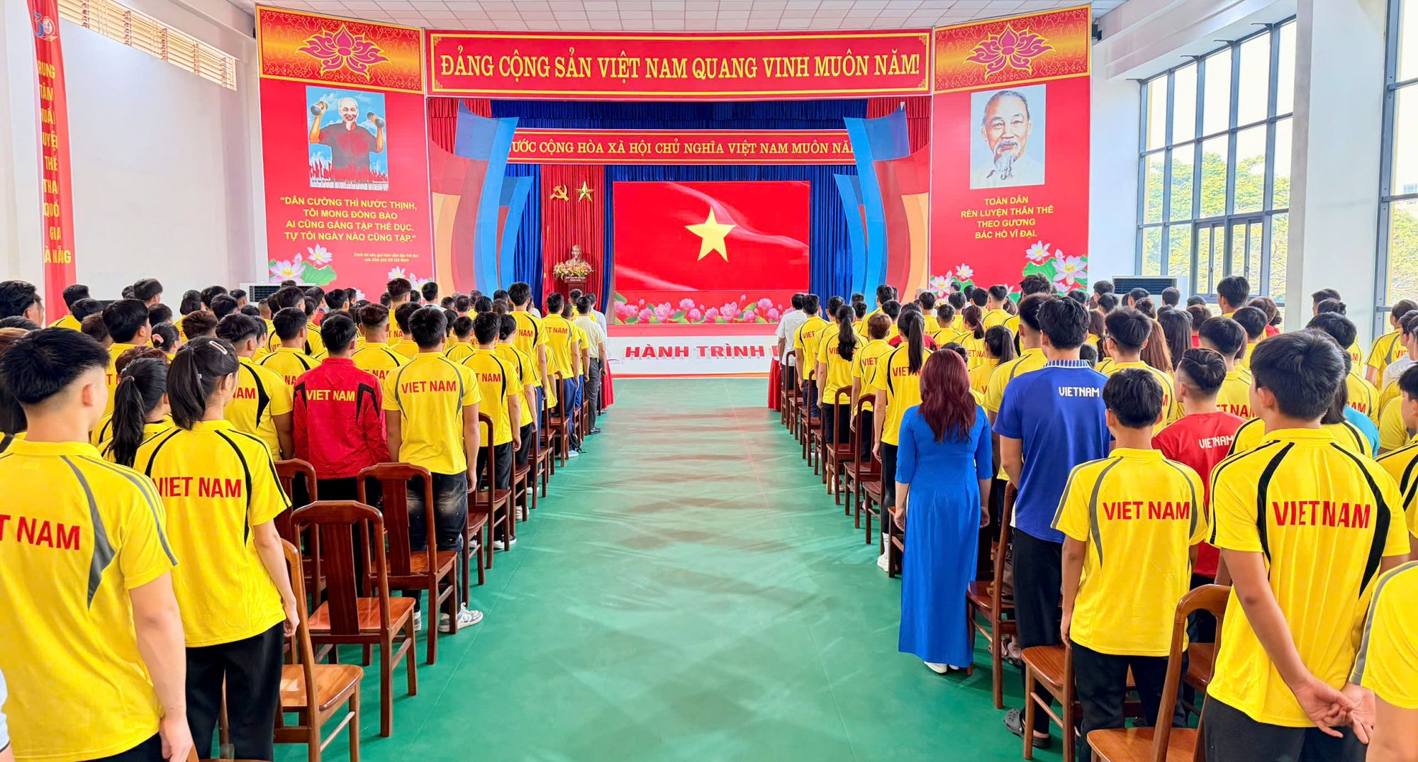Trung tâm HL VĐV trẻ quốc gia thừa uỷ quyền Bộ VH, TT&DL, Cục TDTT Việt Nam trao tặng Kỷ niệm chương và Giấy khen cho các cá nhân nhân dịp kỷ niệm 80 năm Ngày truyền thống Ngành Thể dục Thể thao (27/03/1946 - 27/03/2026). trung tam hl vdv tre quoc gia thua uy quyen bo vh ttdl cuc tdtt viet nam trao tang ky niem chuong va giay khen cho cac ca nhan nhan dip ky niem 80 nam ngay truyen thong nganh the duc the thao 27031946 27032026