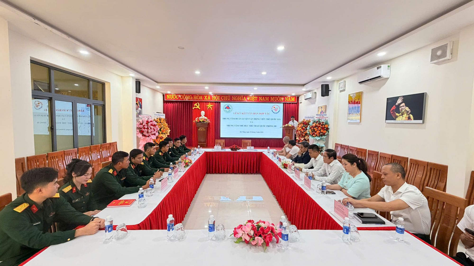 Trung tâm HL VĐV trẻ quốc gia ký kết Biên bản ghi nhớ với Trung tâm TDTT QP III thuộc Bộ tư lệnh Quân khu 5, Bộ Quốc phòng. trung tam hl vdv tre quoc gia ky ket bien ban ghi nho voi trung tam tdtt qp iii thuoc bo tu lenh quan khu 5 bo quoc phong