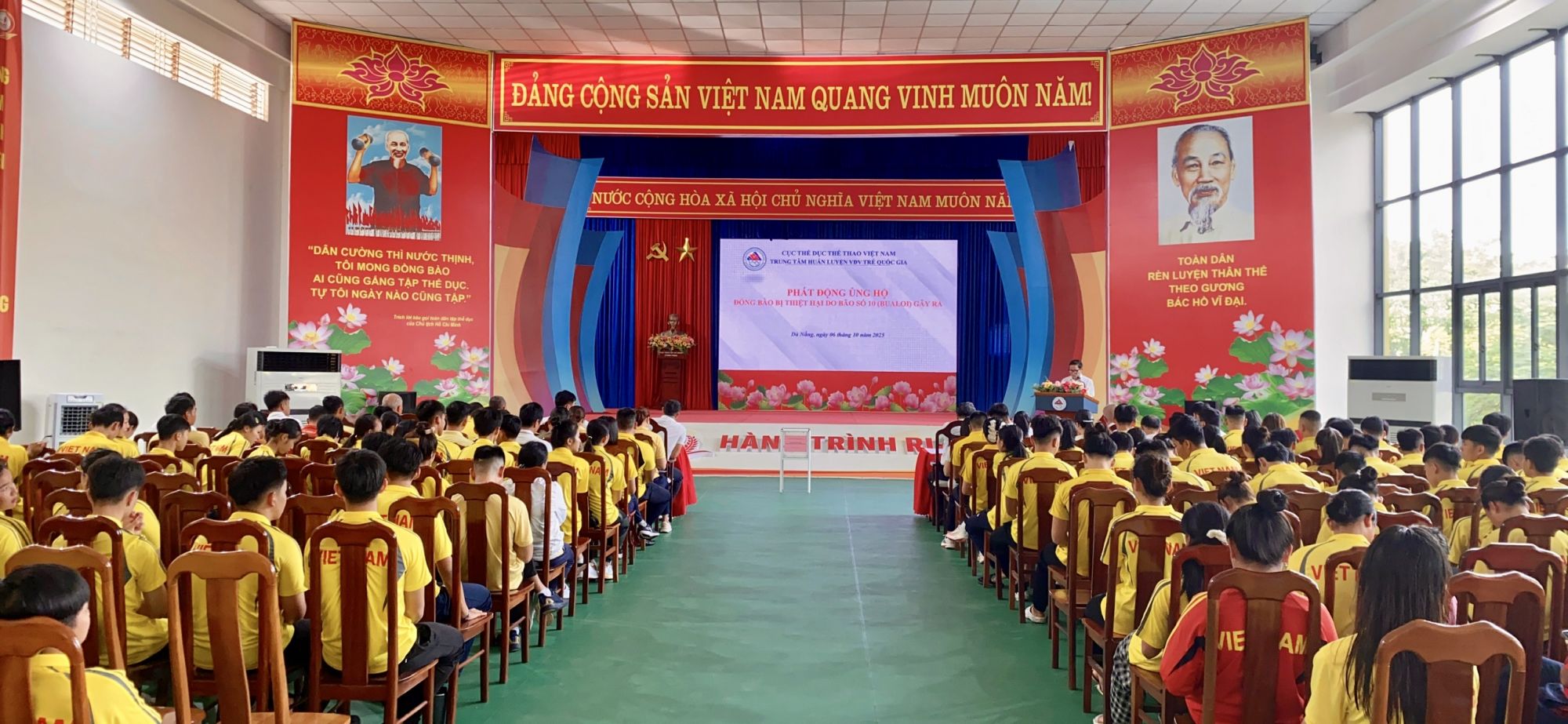 Trung tâm HL VĐV trẻ quốc gia vận động quyên góp ủng hộ đồng bào bị thiệt hại trong cơn bão Số 10. trung tam hl vdv tre quoc gia van dong quyen gop ung ho dong bao bi thiet hai trong con bao so 10